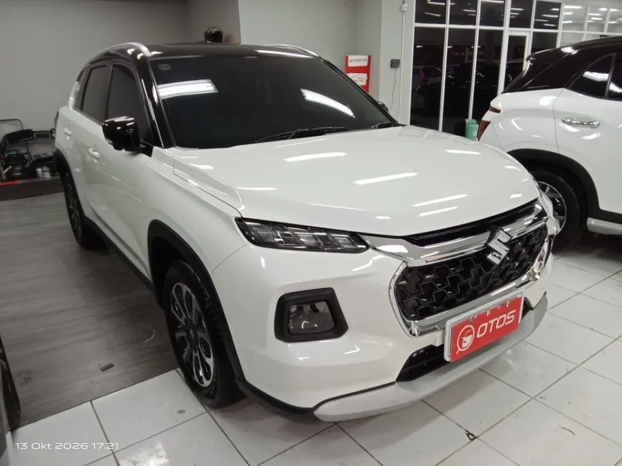 Foto Mobil Bekas Kanan Depan Suzuki Vitara 1.5 tahun 2024