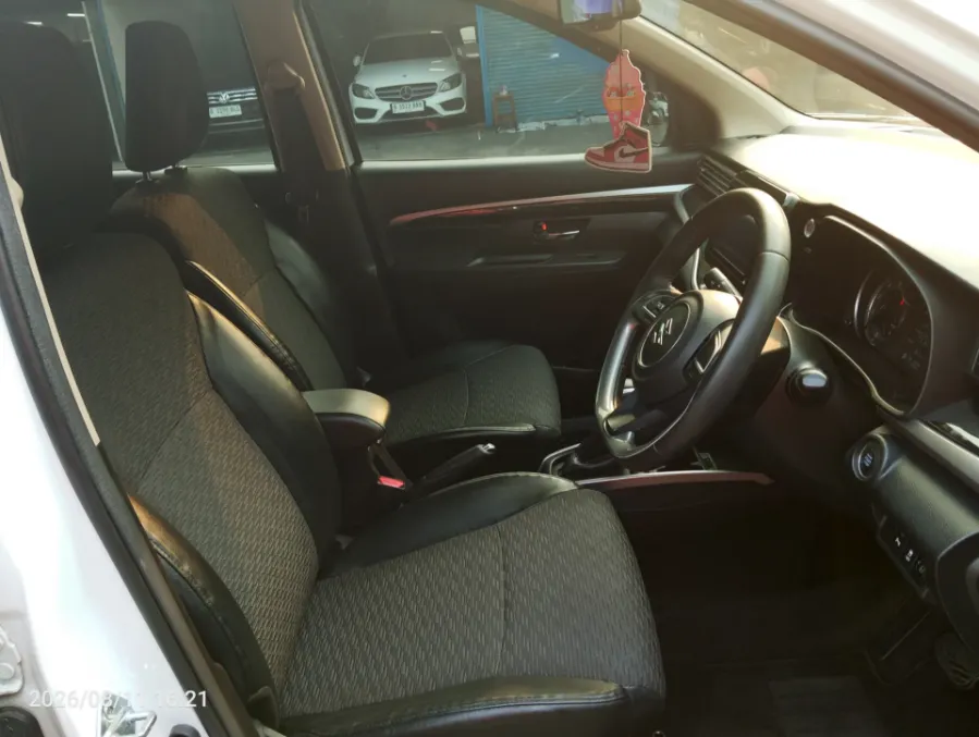 Foto Mobil Bekas Kabin Depan Suzuki XL7 1.5 tahun 2021