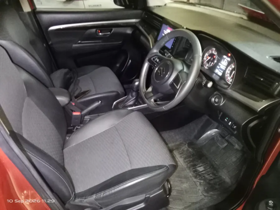Foto Mobil Bekas Kabin Depan Suzuki XL7 1.5 tahun 2021