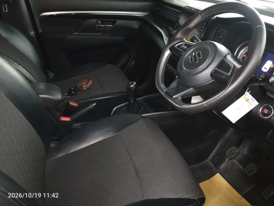 Foto Mobil Bekas Kabin Depan Suzuki XL7 1.5 tahun 2021