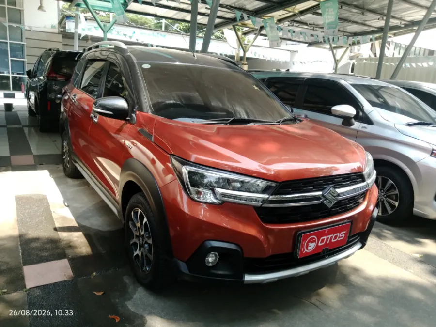 Foto Mobil Bekas Kanan Depan Suzuki XL7 1.5 tahun 2021