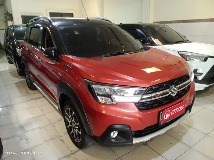 Foto Mobil Bekas Kanan Depan Suzuki XL7 1.5 tahun 2021