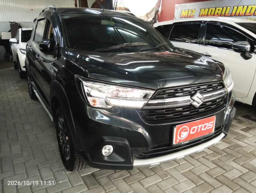 Foto Mobil Bekas Kanan Depan Suzuki XL7 1.5 tahun 2021