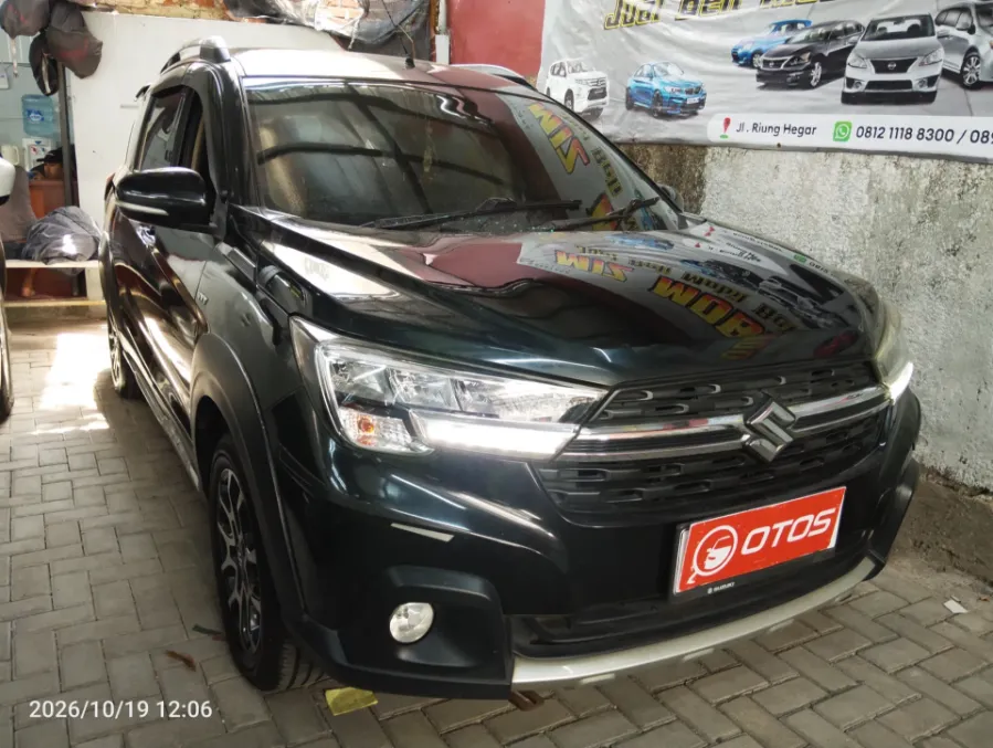 Foto Mobil Bekas Kanan Depan Suzuki XL7 1.5 tahun 2021
