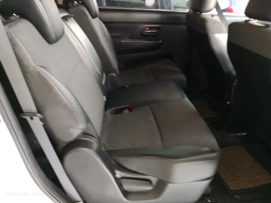 Foto Mobil Bekas Kabin Belakang Suzuki XL7 1.5 tahun 2022