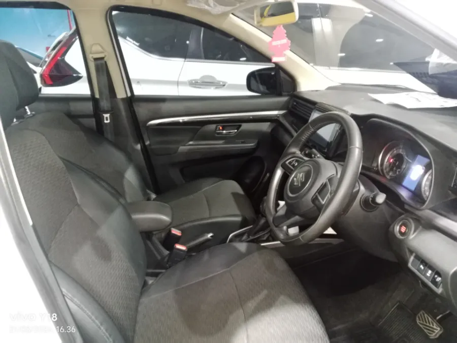 Foto Mobil Bekas Kabin Depan Suzuki XL7 1.5 tahun 2022