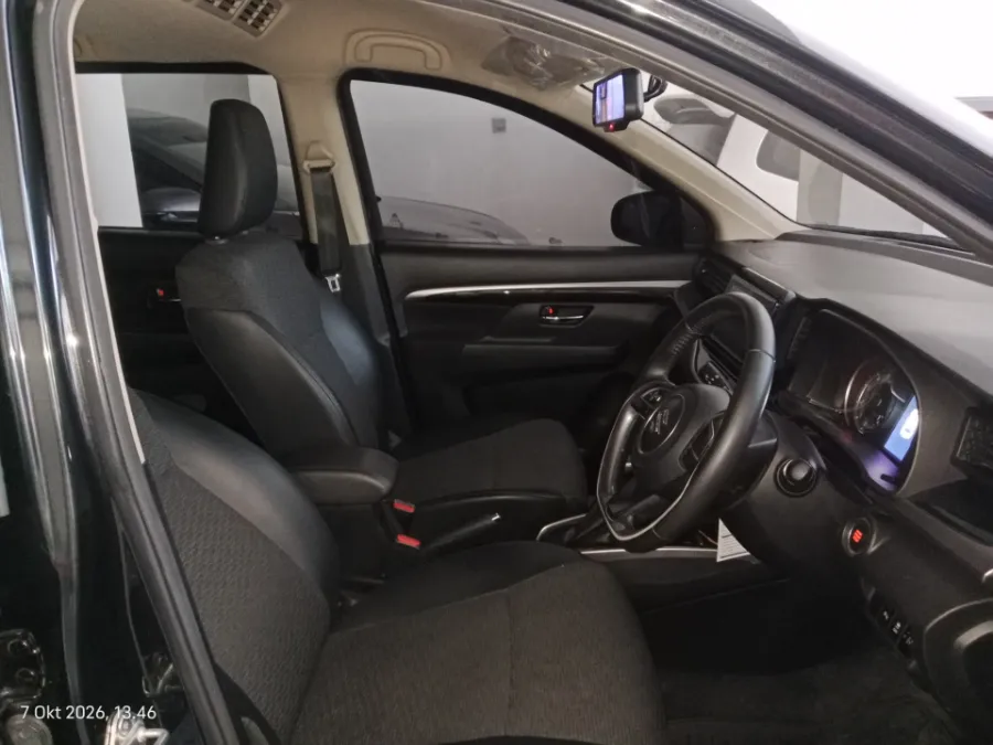 Foto Mobil Bekas Kabin Depan Suzuki XL7 1.5 tahun 2022