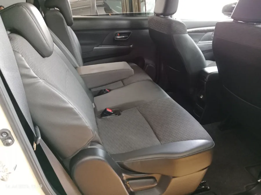 Foto Mobil Bekas Kabin Belakang Suzuki XL7 1.5 tahun 2023