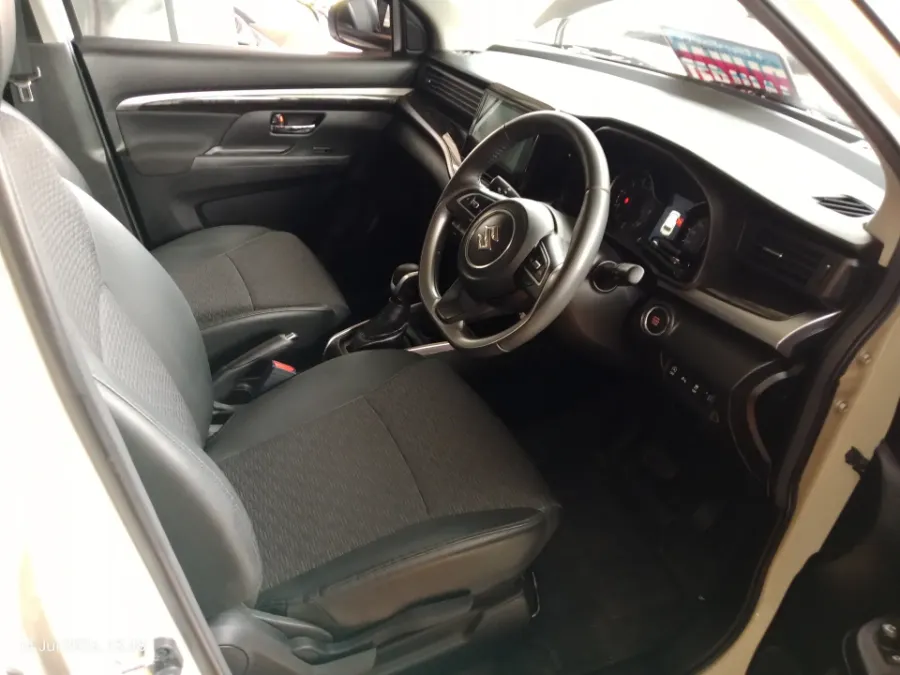 Foto Mobil Bekas Kabin Depan Suzuki XL7 1.5 tahun 2023