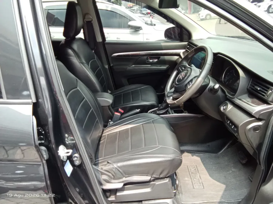 Foto Mobil Bekas Kabin Depan Suzuki XL7 1.5 tahun 2023