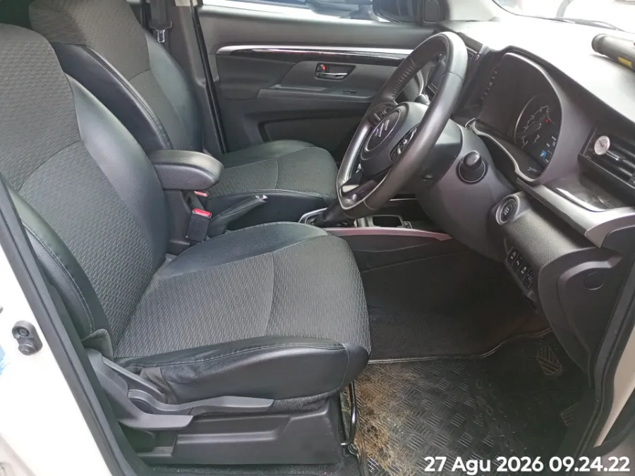 Foto Mobil Bekas Kabin Depan Suzuki XL7 1.5 tahun 2023