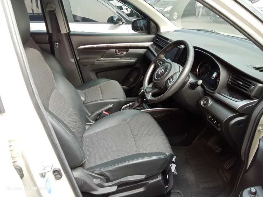 Foto Mobil Bekas Kabin Depan Suzuki XL7 1.5 tahun 2023