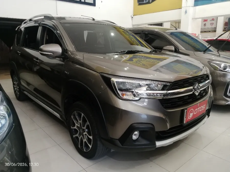 Foto Mobil Bekas Kanan Depan Suzuki XL7 1.5 tahun 2023