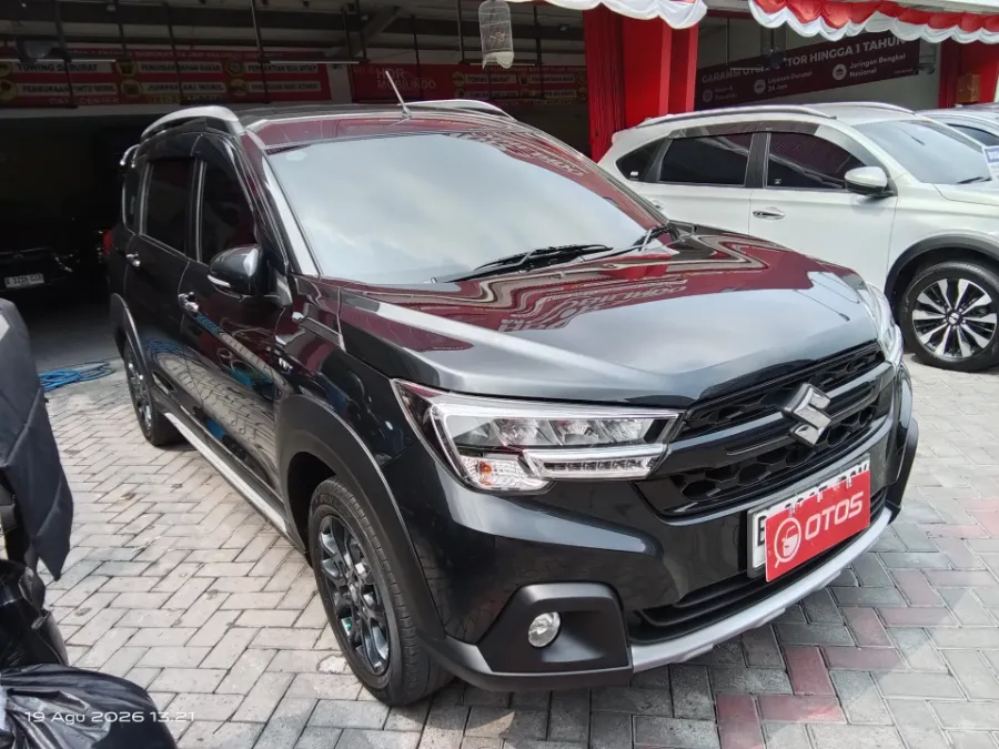 Foto Mobil Bekas Kanan Depan Suzuki XL7 1.5 tahun 2023