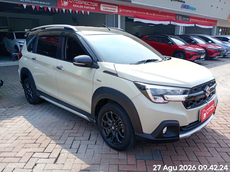 Foto Mobil Bekas Kanan Depan Suzuki XL7 1.5 tahun 2023