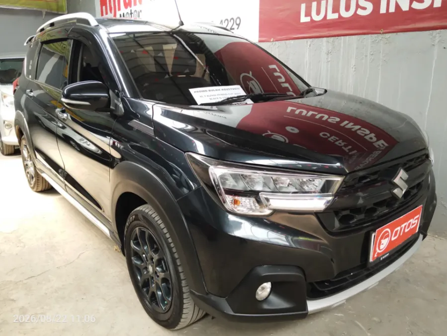 Foto Mobil Bekas Kanan Depan Suzuki XL7 1.5 tahun 2023