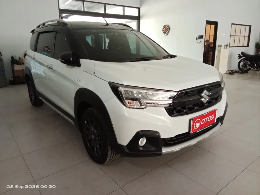 Foto Mobil Bekas Kanan Depan Suzuki XL7 1.5 tahun 2023