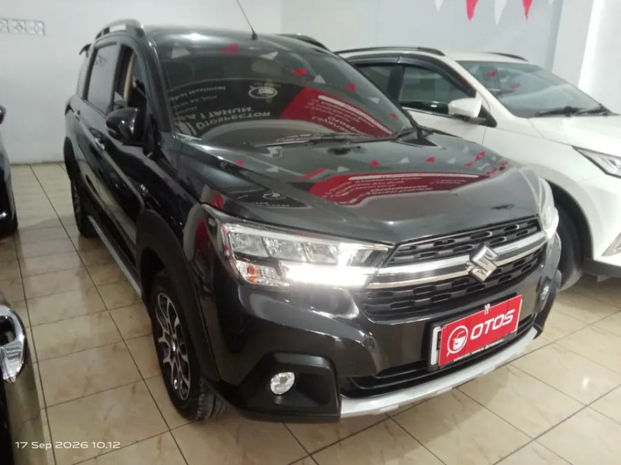 Foto Mobil Bekas Kanan Depan Suzuki XL7 1.5 tahun 2023