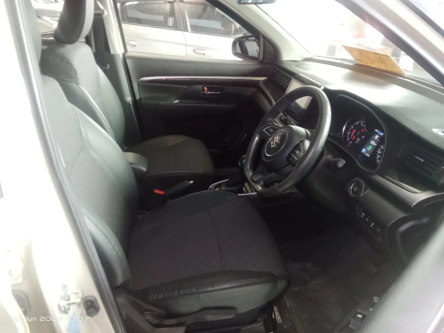 Foto Mobil Bekas Kabin Depan Suzuki XL7 1.5 tahun 2024