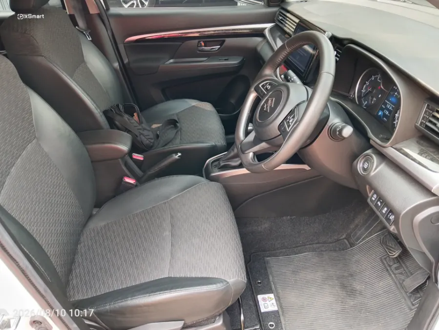 Foto Mobil Bekas Kabin Depan Suzuki XL7 1.5 tahun 2024