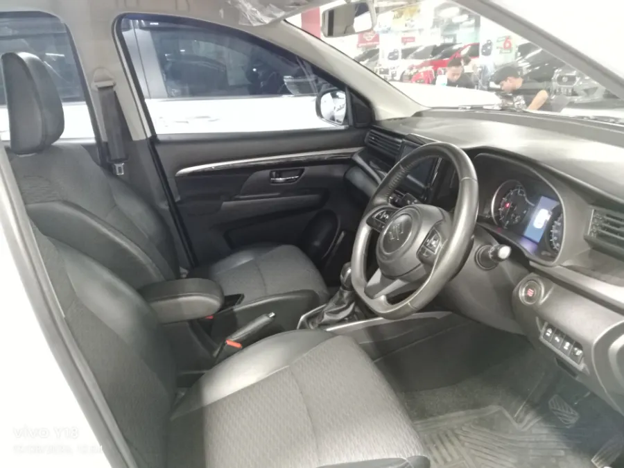 Foto Mobil Bekas Kabin Depan Suzuki XL7 1.5 tahun 2024