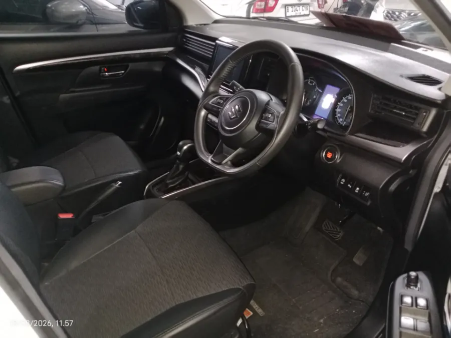 Foto Mobil Bekas Kabin Depan Suzuki XL7 1.5 tahun 2024