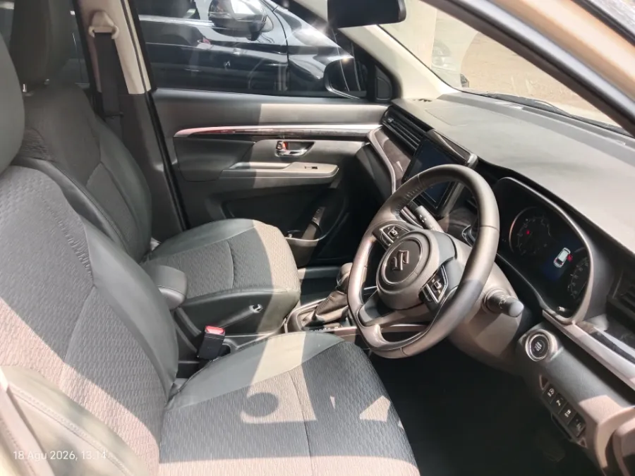 Foto Mobil Bekas Kabin Depan Suzuki XL7 1.5 tahun 2024