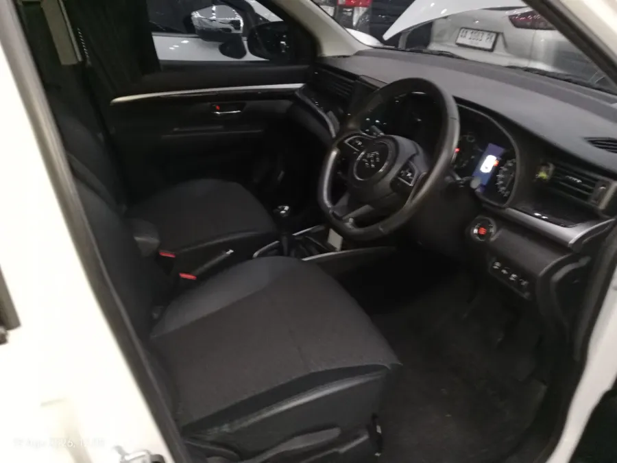 Foto Mobil Bekas Kabin Depan Suzuki XL7 1.5 tahun 2024