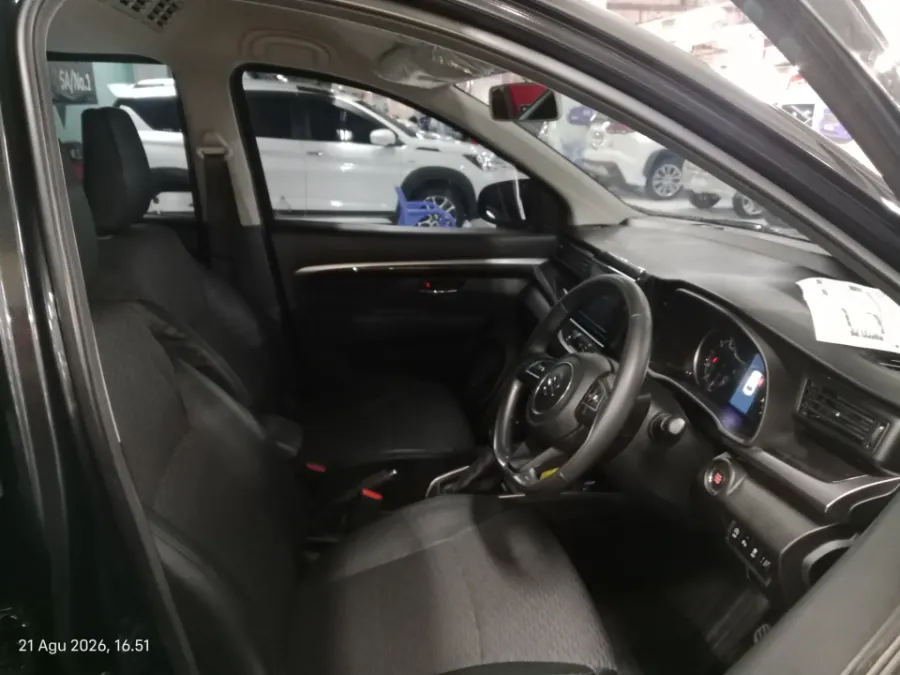 Foto Mobil Bekas Kabin Depan Suzuki XL7 1.5 tahun 2024