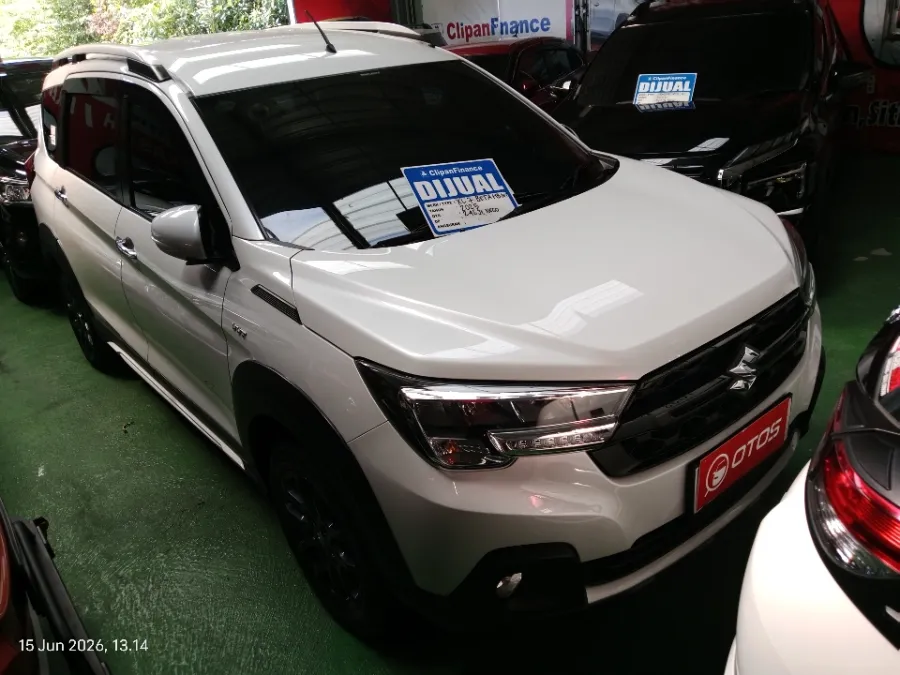 Foto Mobil Bekas Kanan Depan Suzuki XL7 1.5 tahun 2024