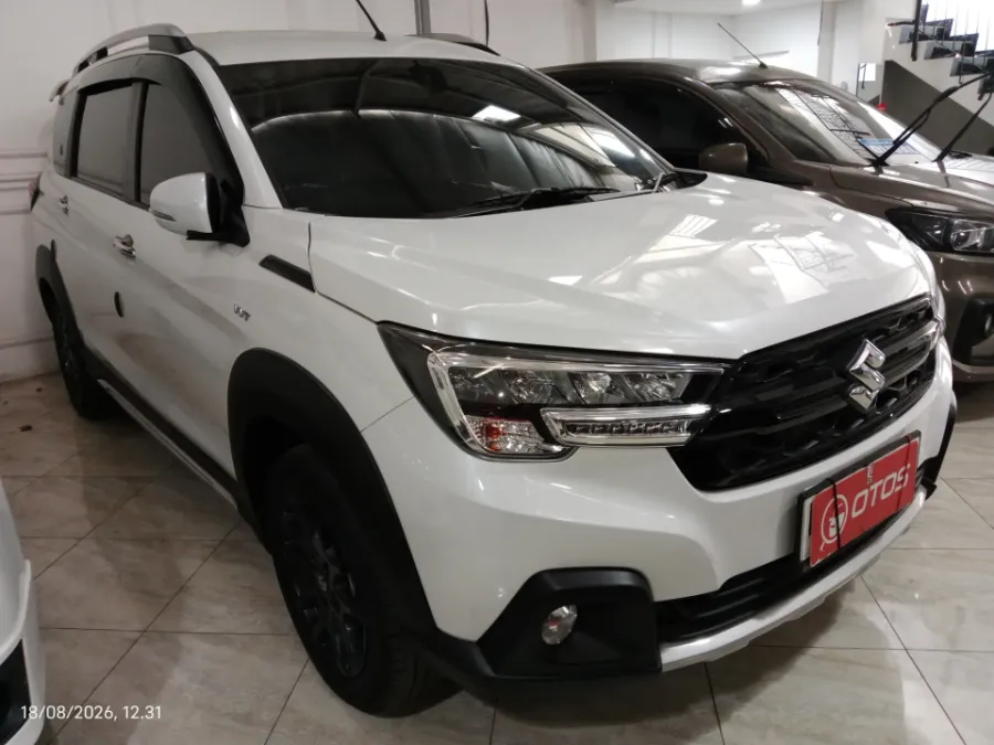 Foto Mobil Bekas Kanan Depan Suzuki XL7 1.5 tahun 2024