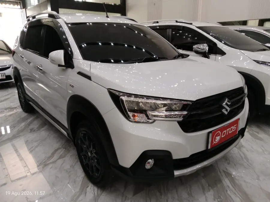 Foto Mobil Bekas Kanan Depan Suzuki XL7 1.5 tahun 2024