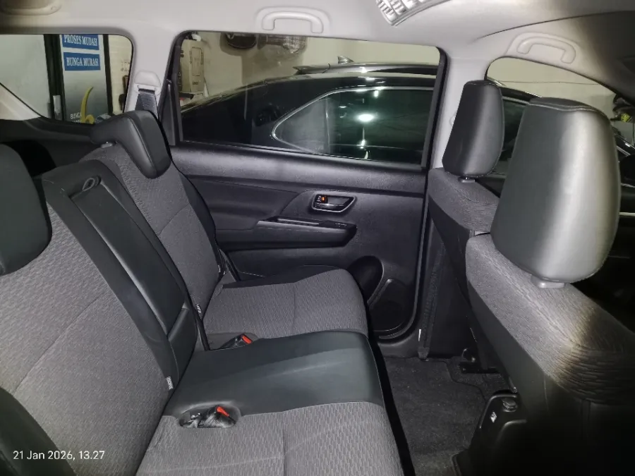 Foto Mobil Bekas Kabin Belakang Suzuki XL7 1.5 tahun 2025