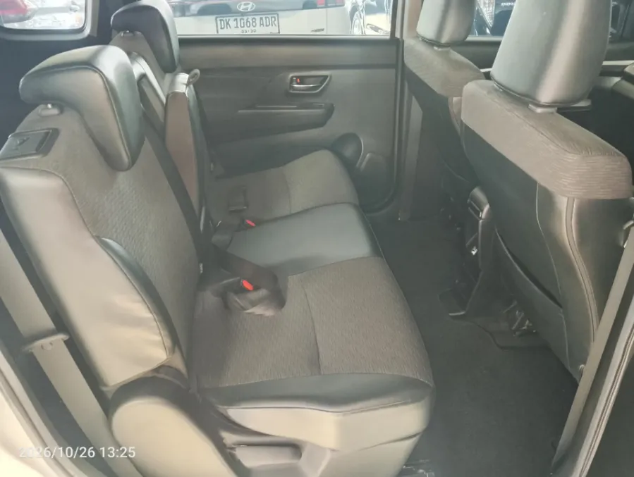 Foto Mobil Bekas Kabin Belakang Suzuki XL7 1.5 tahun 2025