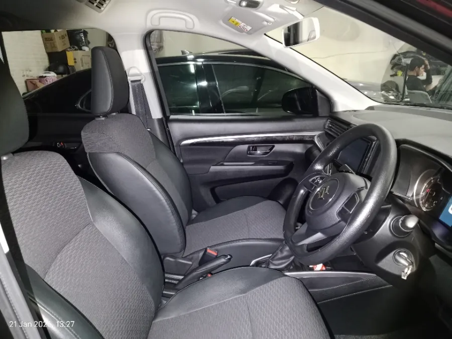 Foto Mobil Bekas Kabin Depan Suzuki XL7 1.5 tahun 2025