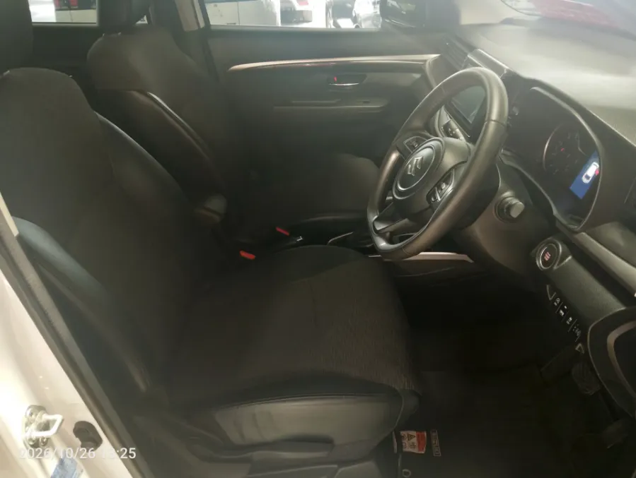 Foto Mobil Bekas Kabin Depan Suzuki XL7 1.5 tahun 2025