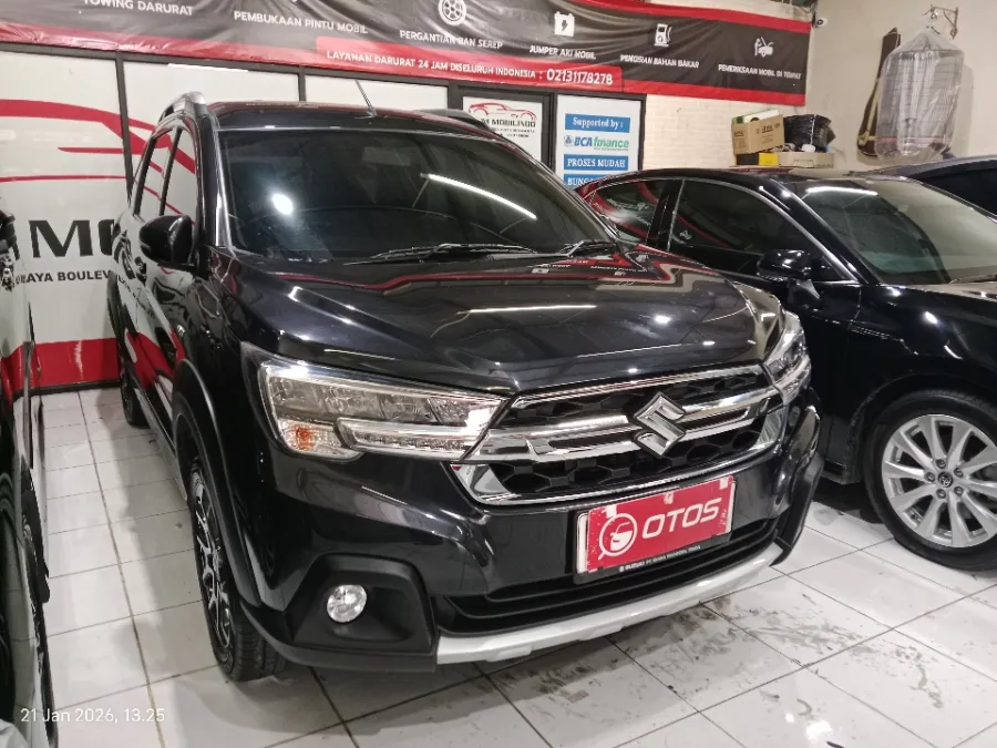 Foto Mobil Bekas Kanan Depan Suzuki XL7 1.5 tahun 2025