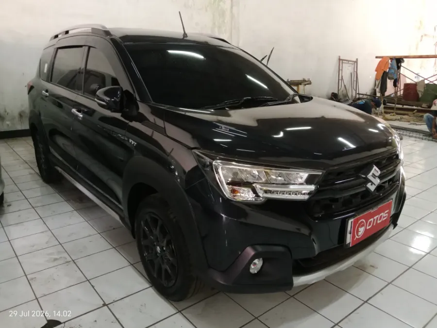 Foto Mobil Bekas Kanan Depan Suzuki XL7 1.5 tahun 2025