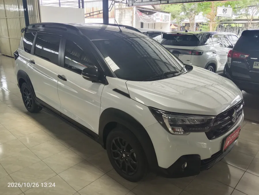 Foto Mobil Bekas Kanan Depan Suzuki XL7 1.5 tahun 2025