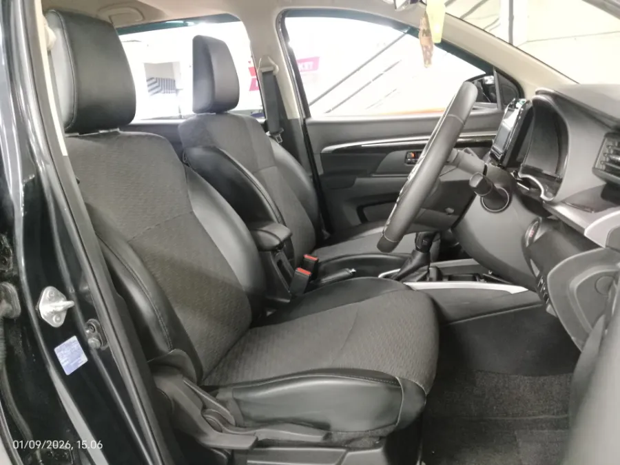 Foto Mobil Bekas Kabin Depan Suzuki XL7 1.5 Alpha tahun 2020
