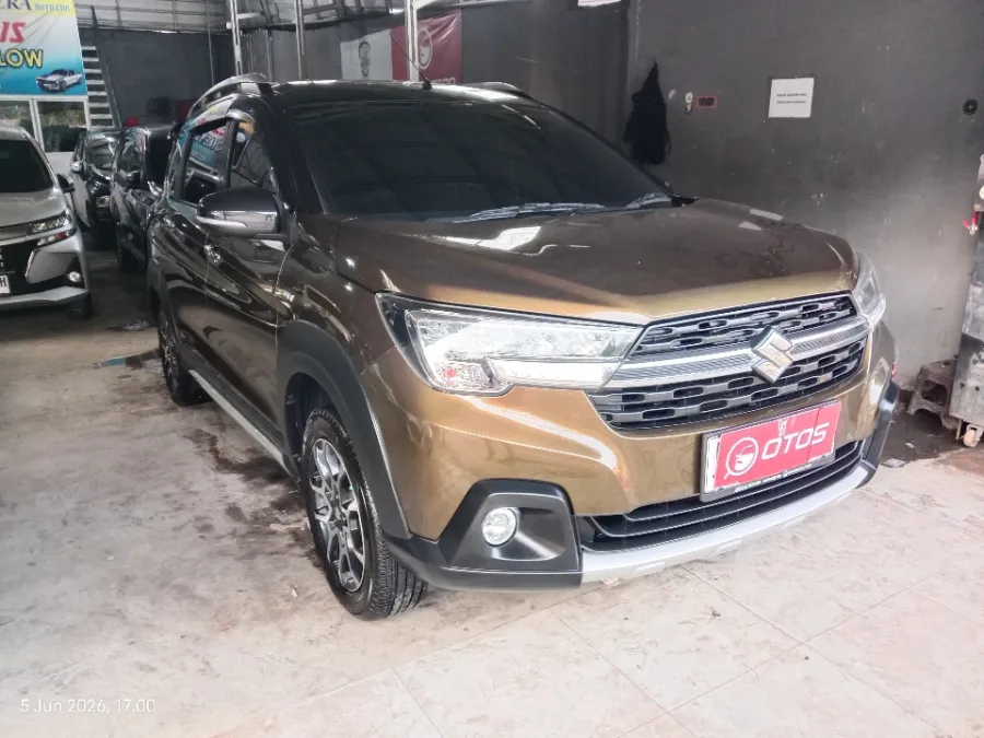 Foto Mobil Bekas Kanan Depan Suzuki XL7 1.5 Alpha tahun 2020