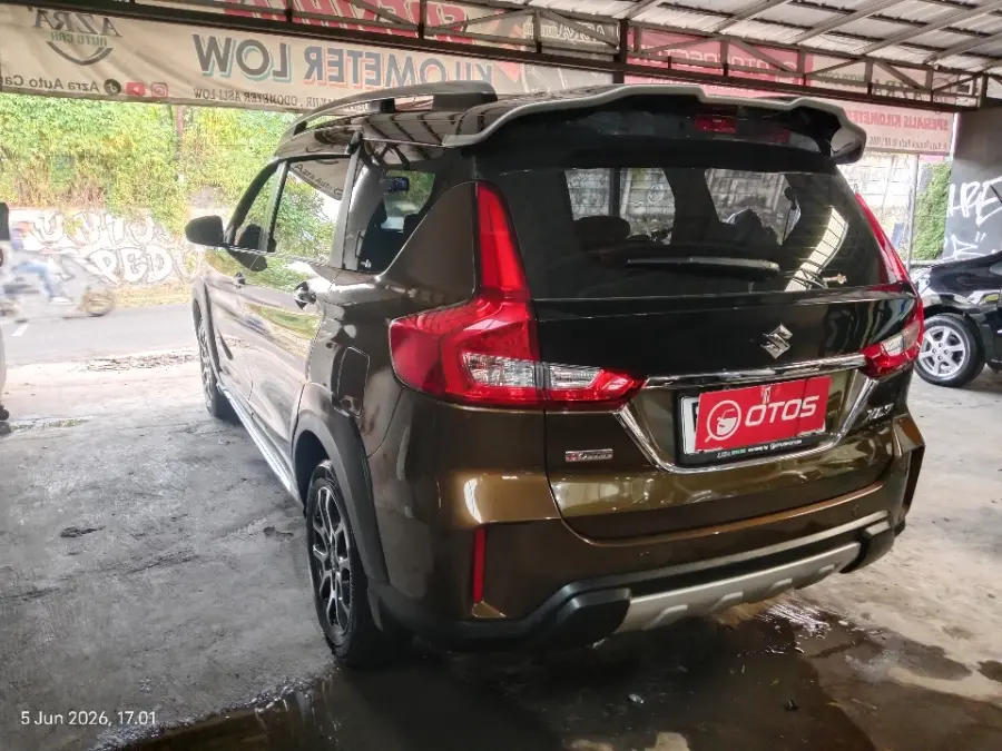 Foto Mobil Bekas Kiri Belakang Suzuki XL7 1.5 Alpha tahun 2020