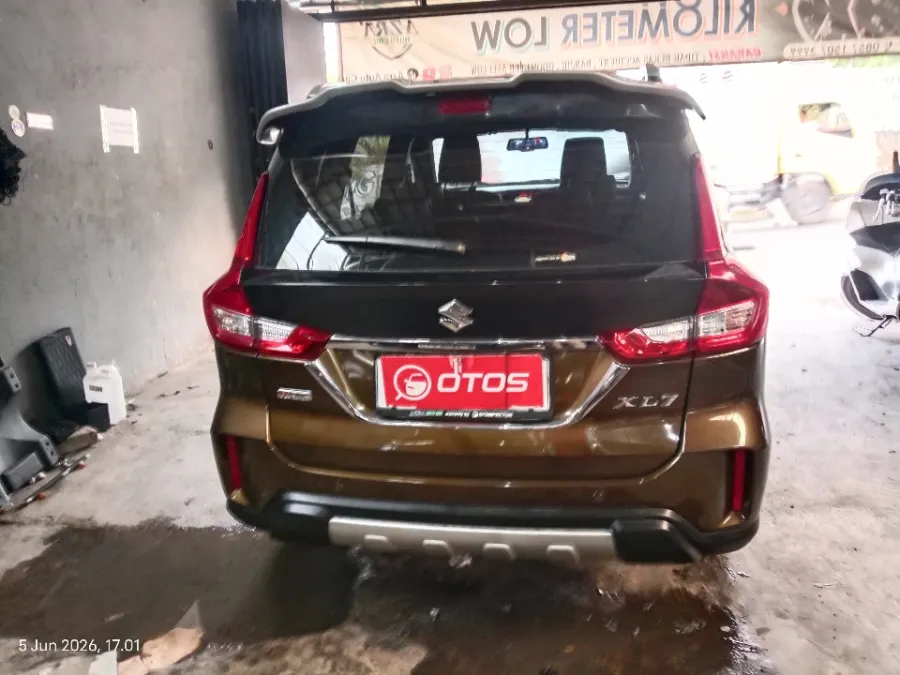 Foto Mobil Bekas Tampak Belakang Suzuki XL7 1.5 Alpha tahun 2020