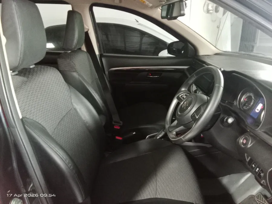 Foto Mobil Bekas Kabin Depan Suzuki XL7 1.5 Alpha tahun 2021