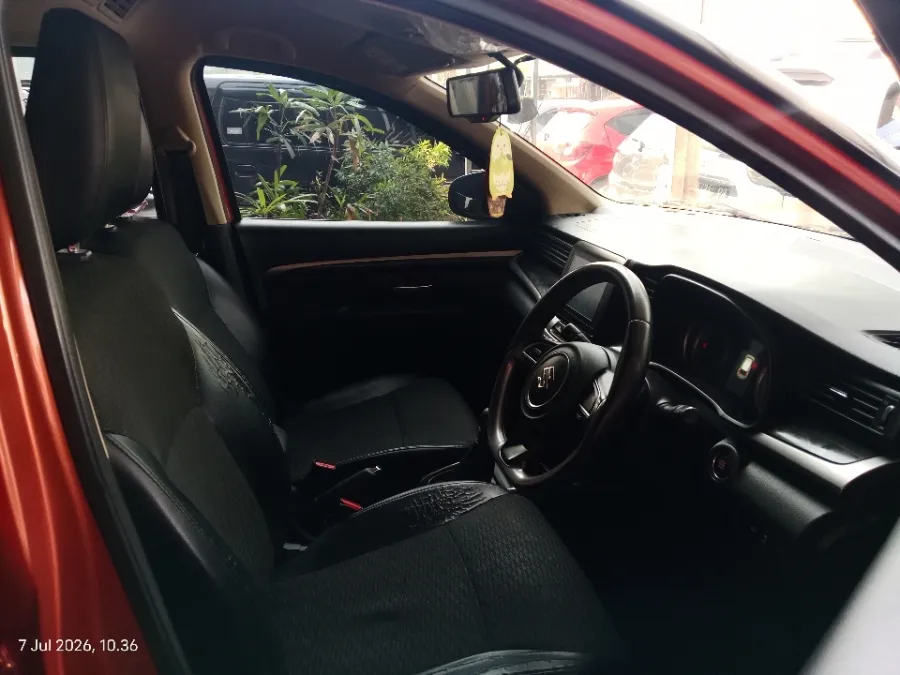 Foto Mobil Bekas Kabin Depan Suzuki XL7 1.5 Alpha tahun 2021