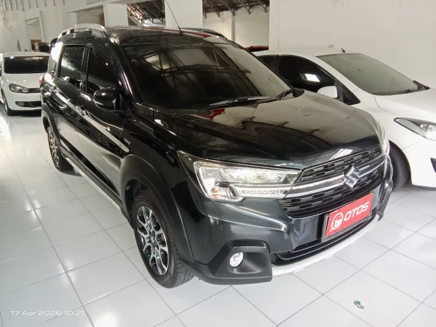 Foto Mobil Bekas Kanan Depan Suzuki XL7 1.5 Alpha tahun 2021