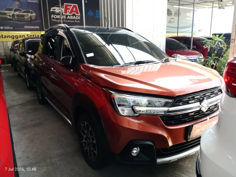 Foto Mobil Bekas Kanan Depan Suzuki XL7 1.5 Alpha tahun 2021