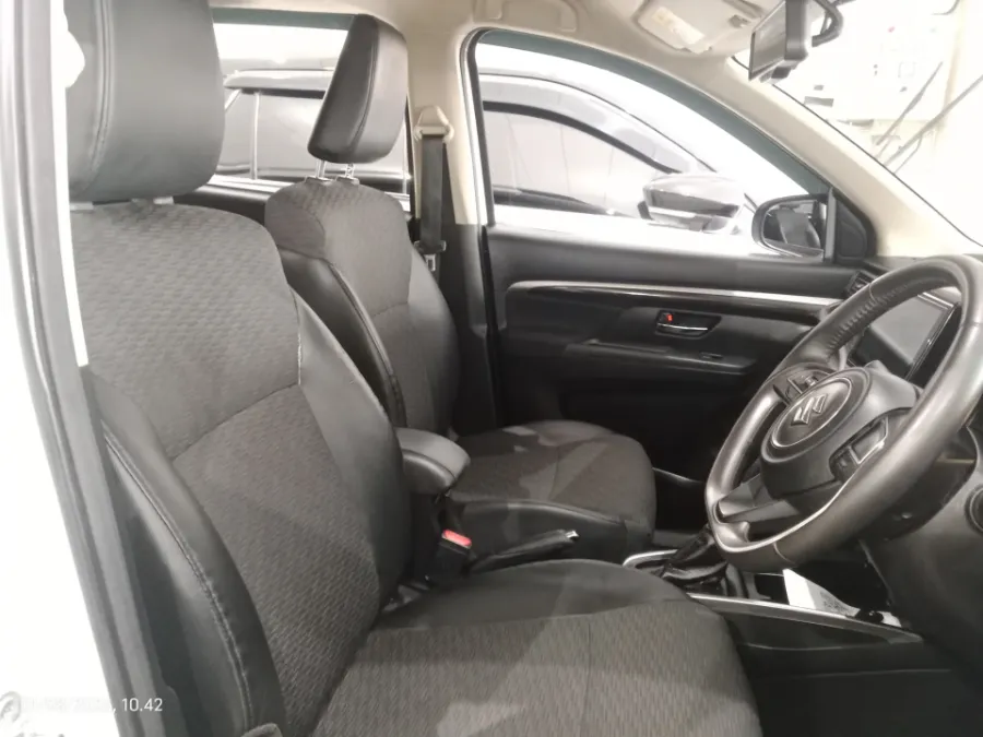 Foto Mobil Bekas Kabin Depan Suzuki XL7 1.5 Alpha tahun 2022