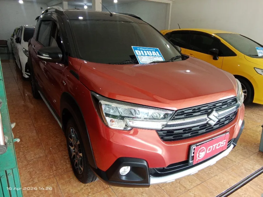 Foto Mobil Bekas Kanan Depan Suzuki XL7 1.5 Alpha tahun 2022