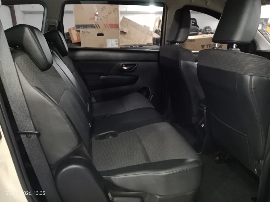 Foto Mobil Bekas Kabin Belakang Suzuki XL7 1.5 Alpha tahun 2023